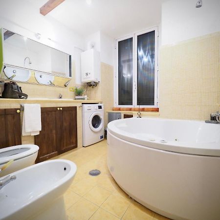 Dimora Delle Camelie Apartment Genoa Luaran gambar